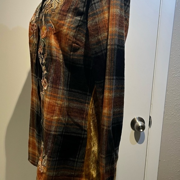 Plaid velvet back embroidered blouse nwt by Paparazzi - Picture 3 of 16